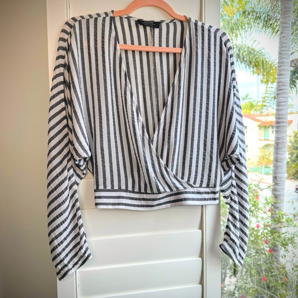 Bershka grey and white stripe surplice dolman sleeve crop top size xs
